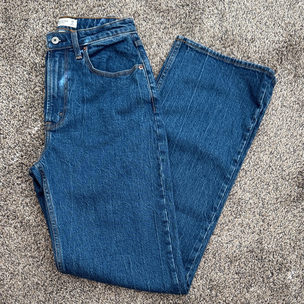 Abercrombie & Fitch 90’s Relaxed HR Jean Curve Love